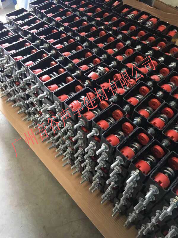 东莞酒吧工程隔音吊顶天花减震器装修施工中